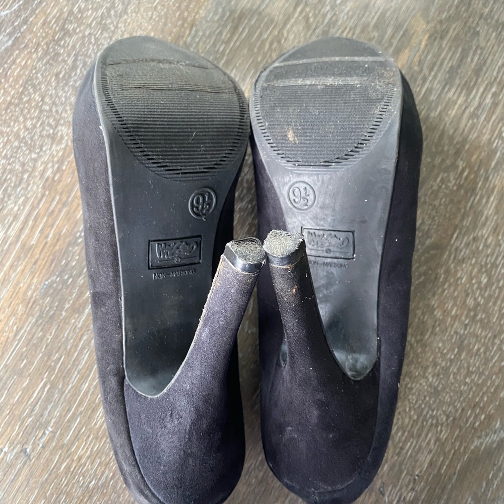 2/$20 Mossimo black suede high heels pumps size 9.5 - Picture 2 of 4
